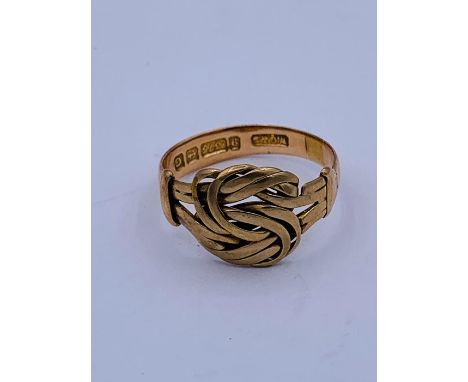 A 9ct yellow gold Celtic knot ring (3.1g)