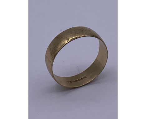 A 9ct yellow gold wedding ring (3.36g)