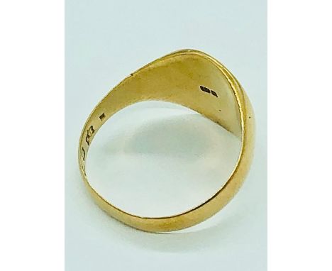 An 18ct yellow gold signet ring (5.7g)