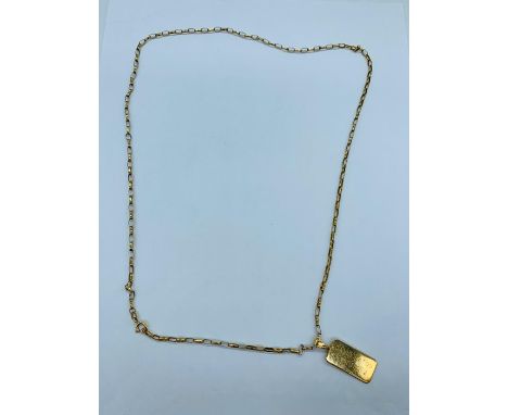 A 9ct yellow gold chain with pendant (10.3g)