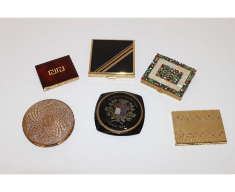Six vintage decorative powder compacts to include 1939 "Exposition Du Progres Social", mother of pearl and rhinestones etc.