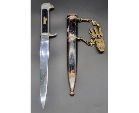 An Italian WWII M-1937 fascist's dagger and sheath, with single edge 19.8cm steel blade, aluminium hilt with hooked quillon (