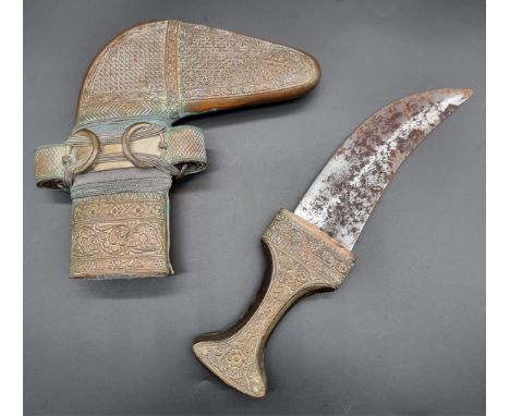 A Yemeni khanjar or jambiya dagger and sheath, with 15cm curved blade.