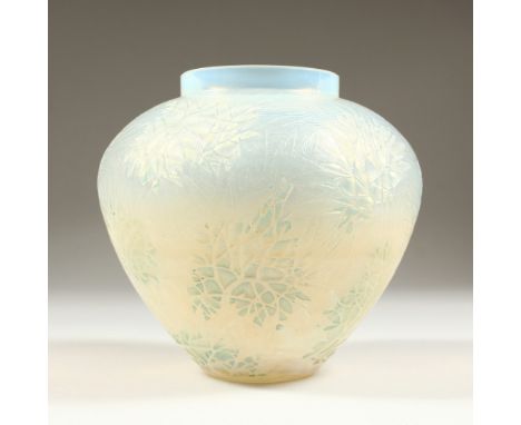 A LALIQUE VASE "ESTEREL", CIRCA. 1924. Etched R. Lalique, France, No. 941.  6ins high.