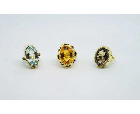   Konvolut von Damenringen  14 K Gelbgold. Das Konvolut besteht aus 3 Ringen, besetzt mit diversen Farbsteinen. Gute Erhaltun