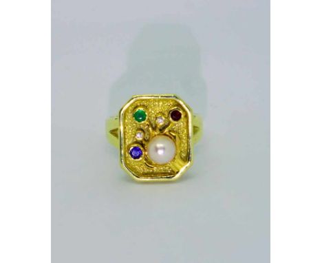   Massiver Perlenring  18 K Gelbgold. Prächtiger Damenring besetzt mit einer Perle, flankiert mit Farbsteinen. Gute Erhaltung