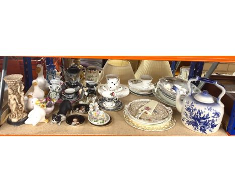 Selection of miscellaneous pottery to include Poole, Royal Doulton etc 