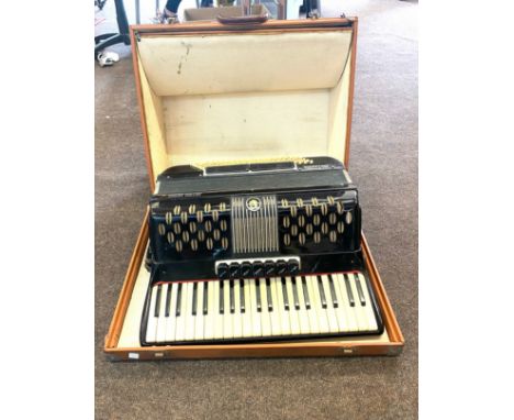 Vintage Cased accordion Multi grand Settimio Sobrami 