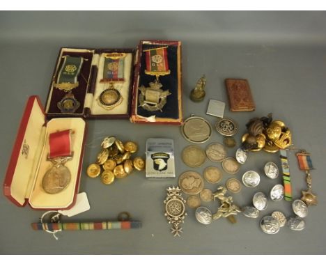A section of Military and non Military items including Tunic buttons, a Zippo lighter with 101st Airborne Screaming Eagles Em