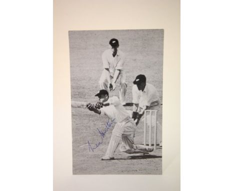 Cricket - Len Hutton signed photo postcard in excellent condition