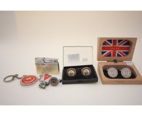 Vintage Manchester United Collectable's including two cased sets of cuff links with one set featuring 1968 EC Winners, Lighte