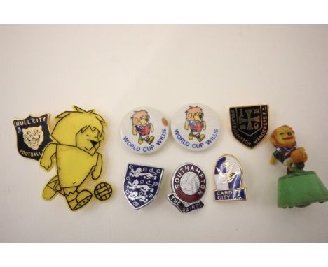 England World Cup Willie 1966 Collectables including two button badges, another badge and a figure on ball bearing plus 5 ena