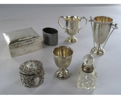 A mixed collection of silver to include small silver golfing trophy together with further twin handled silver cup, egg cup, s