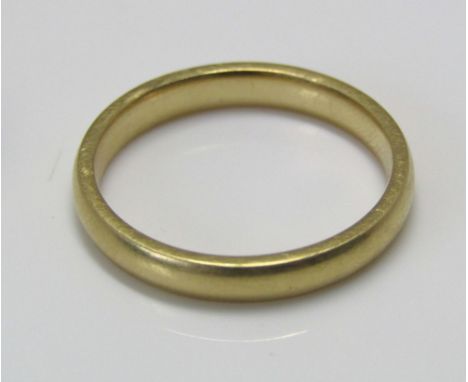 An 18ct wedding ring, size P, 4g