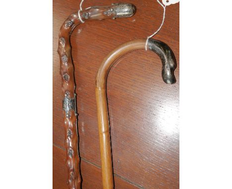 An Edwardian hedgerow and silver mounted walking stick, silver cap and collar, 88cm high, W.H. Carrington & Co, Chester 1901;