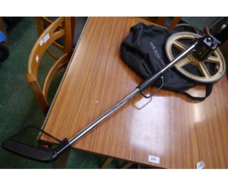 A Robon tools distance measuring wheel, 1000MM
