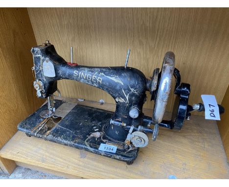 A VINTAGE SINGER SEWING MACHINE 