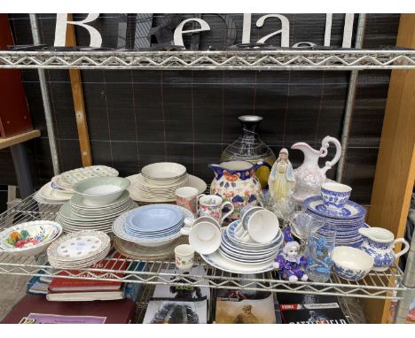 A LARGE ASSORTMENT OF CERAMIC AND GLASS WARE TO INCLUDE GRINDLY BOWLS AND PLATES ETC 