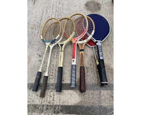 AN ASSORTMENT OF VINTAGE WOODEN TENNIS RACKETS 