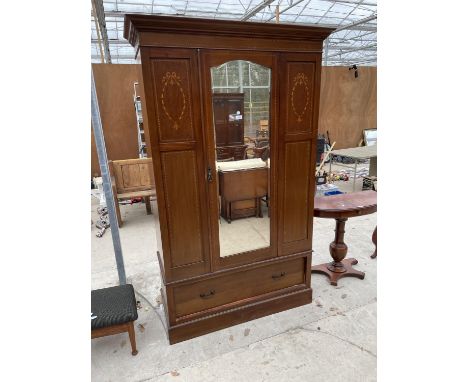 AN EDWARDIAN MAHOGANY AND INLAID MIRROR-DOOR WARDROBE WITH A DRAWER TO THE BASE, 50" WIDE 