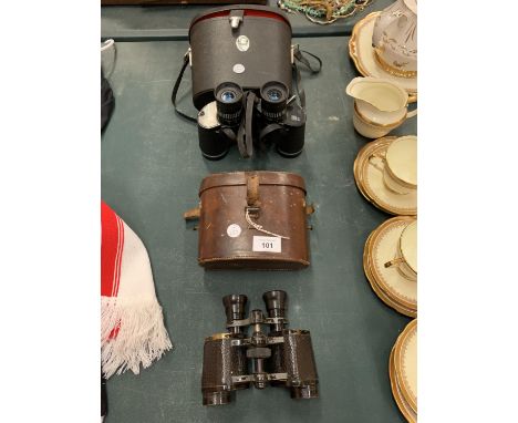 A PAIR OF VINTAGE LEATHER BOXED BINOCULARS AND A FURTHER PAIR OF CHINON ZOOM RAPID FOCUS 