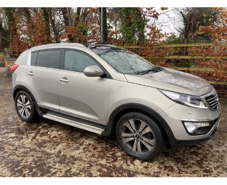 A 2012 KIA SPORTAGE HK12 DYF, MANUAL, 2 LITRE ENGINE, MOT EXPIRED, 138,000 MILES, DIESEL, SUN ROOF. 