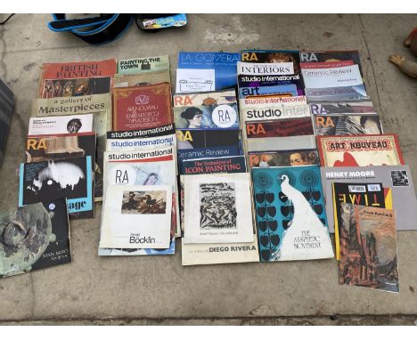 A LARGE QUANTITY OF ART AND CERAMIC BOOKS AND MAGAZINES 