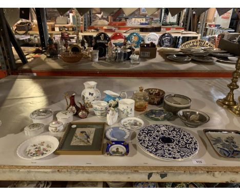 AN ASSORTMENT OF CERAMIC WARE TO INCLUDE EXAMPLES OF DENBY, COALPORT, AYNSLEY ETC 