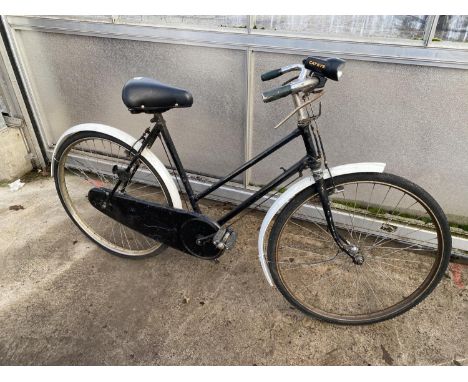 A VINTAGE LADIES BIKE 