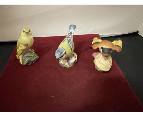 THREE ROYAL WORCESTER SONGBIRDS 'GOLDFINCH' 3239, 'WOOD WARBLER' 3200 AND 'BLUE TIT' 3199 
