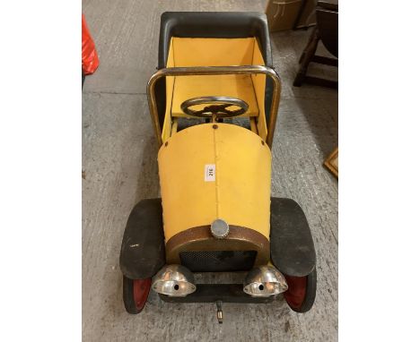 A CHILD'S VINTAGE STYLE PEDDLE CAR 