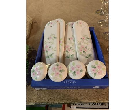 A COLLECTION OF CERAMIC DOOR KNOBS AND FINGER PLATES 