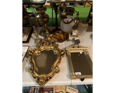 AN ASSORTMENT OF MIXED ITEMS TO INCLUDE TWO SMALL GILT FRAMED MIRRORS, BRASS OIL LAMP, LIGHT SHADES ETC 