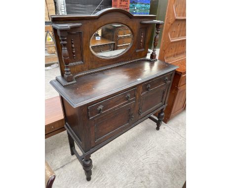 AN EARLY 20TH CENTURY OAK MIRROR BACK SIDEBOARD ON TURNED FRONT LEGS 