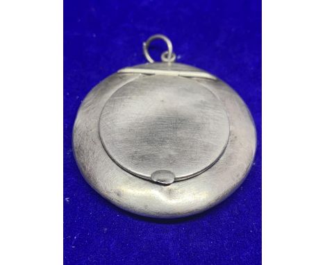 A HALLMARKED BIRMINGHAM SILVER COMPACT WITH MIRROR 