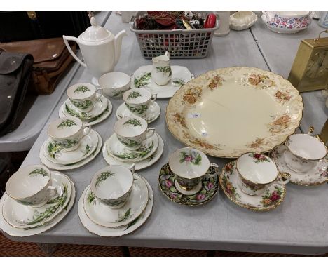 A COLLECTION OF MIXED BONE CHINA TO INCLUDE CUPS &amp; SAUCERS, LARGE MEAT PLATTER AND THREE ROYAL ALBERT EXAMPLES 