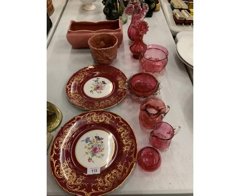 AN ASSORTMENT OF ITEMS TO INCLUDE A PAIR OF ROYAL WORCESTER DECORATIVE PLATES AND SEVEN CRANBERRY GLASS ITEMS 