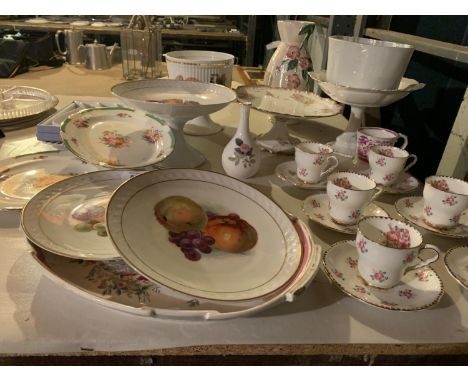 A QUANTITY OF CERAMIC WARE TO INCLUDE CRESCENT AND ROYAL STAFFORD 