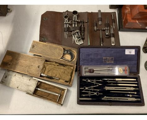 A LARGE COLLECTION OF VINTAGE COMPASSES AND CALIPERS TO INCLUDING A MOORE &amp; WRIGHT MICROMETER 