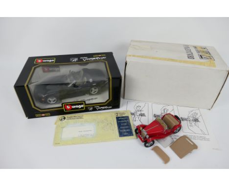 Franklin Mint - Bburago - Two boxed diecast model vehicles. Lot includes a Franklin Mint 1:24 scale 1948 MGTC which appears i