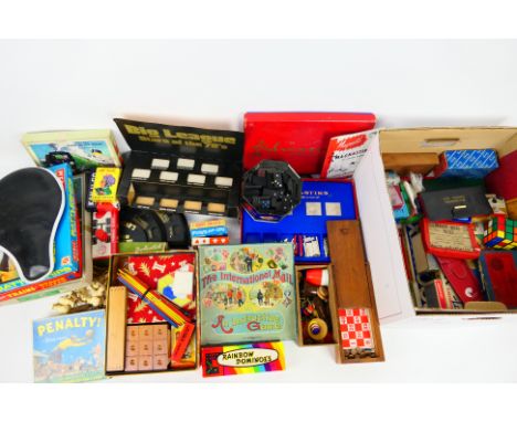 Victory - Philmar - Chad Valley - A collection of vintage games, jig-saws and puzzles including railway scene jigsaws, Battle