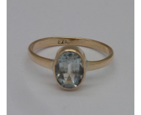 A 9ct gold and aquamarine ring, weight 1.5g, size K