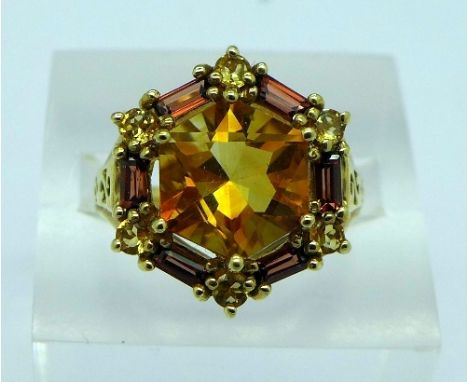 A 9ct gold citrine ring, weight 5.9g, size P