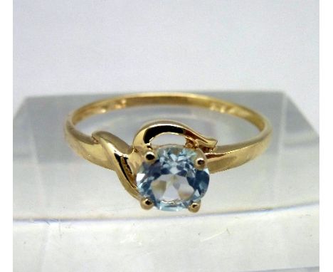 A 9ct gold and topaz ring, weight 1g, size O