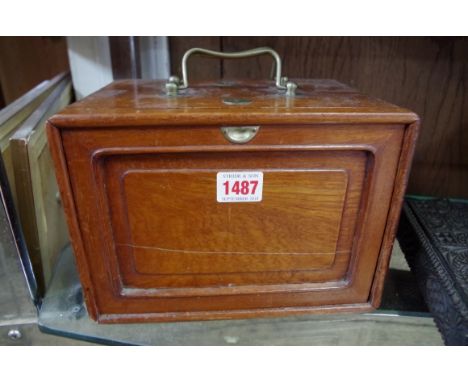A Chinese bone and bamboo mahjong set, in hardwood box. 