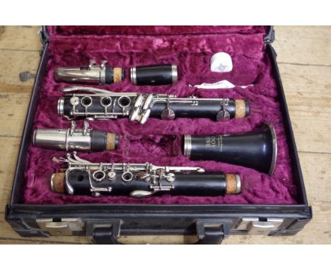 A B&amp;H 400 clarinet,&nbsp;in fitted case.&nbsp; 