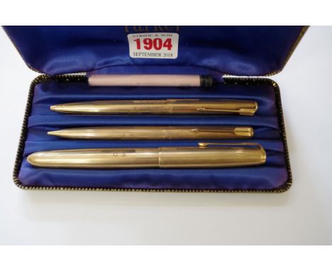 A vintage Parker rolled gold three piece pen set, boxed.&nbsp; 
