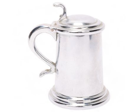 A vintage Dunhill steel tankard table lighter, Des No 861972, marked Dunhill, Made in England to base, height 9cmAppears in w