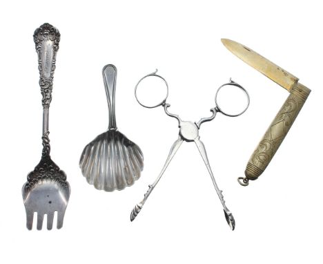 George III silver caddy spoon, with scalloped bowl and reeded handle initialled R, maker John Bettridge, Birmingham 1815, 3.5