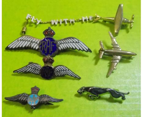 SILVER AND METAL ENAMEL RAF BREVETTE BADGES, 9CT GOLD JUMBO JET BADGE (3.1g APPROX), BASE METAL BI PLANE BROOCH AND LEAPING J